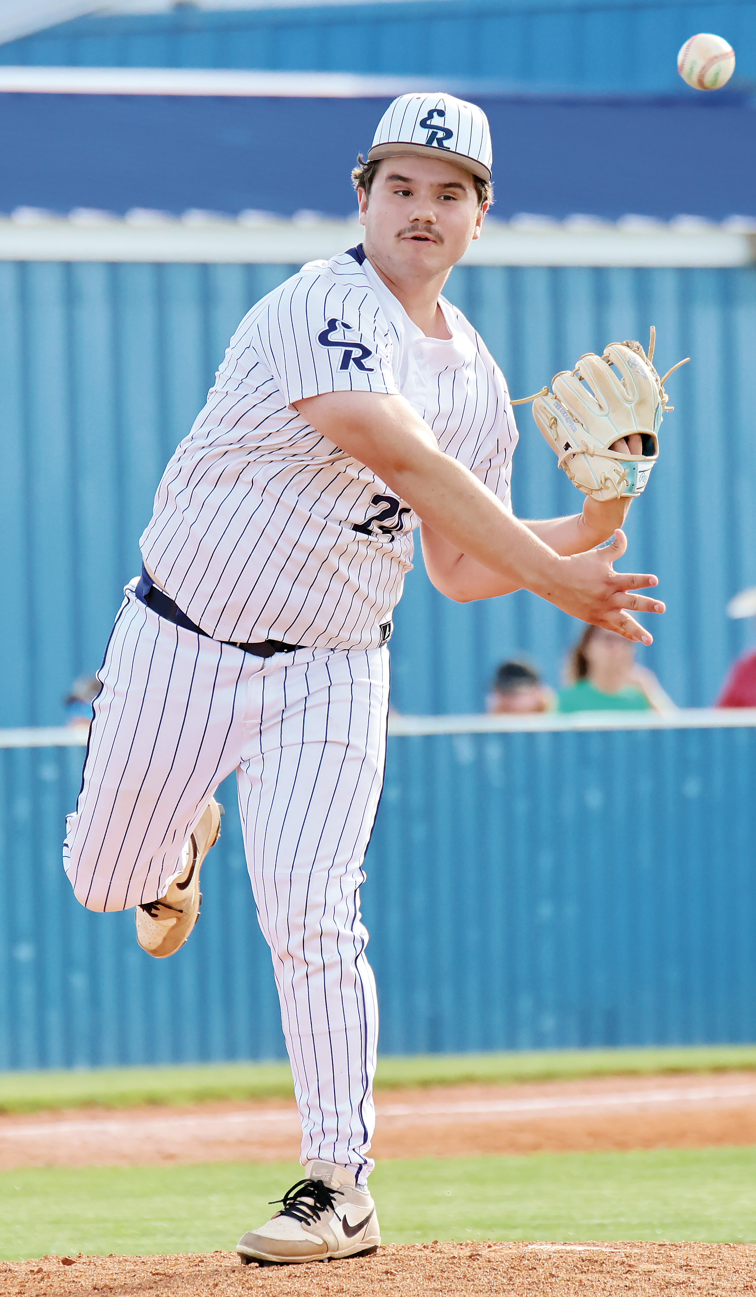 Shelley tosses Indians to victory over Pirates | El Reno Tribune