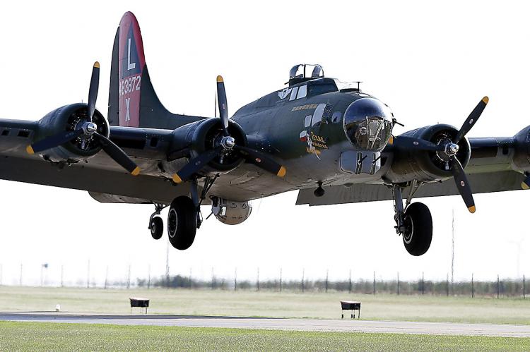 B_17 landing
