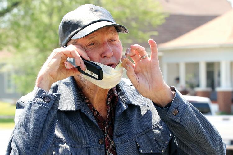 Eichholz pulls down his mask