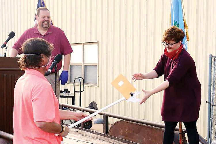 Brent Chaffee delivers awards to Jadzia Taylor