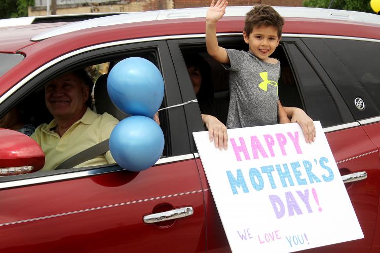 Mother’s Day parade_4