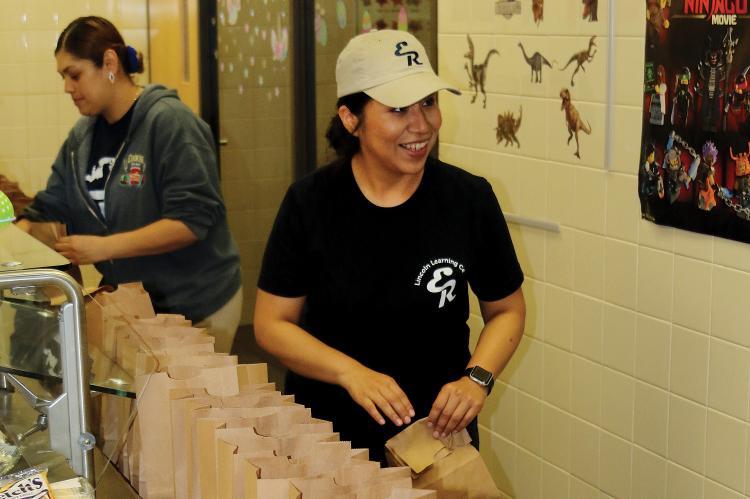 Gonzalez folds up a lunch