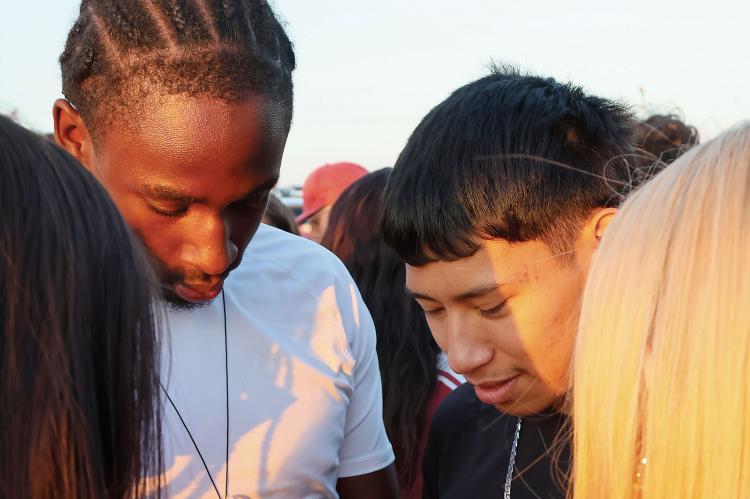 El Reno students light candles