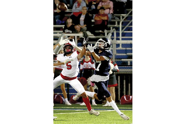 Kobe Null (17) runs under a pass in the victory over Duncan.