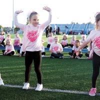 Pretty in pink cheerleaders_1