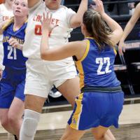 Lilly Thomas pulls down a pass between two defenders