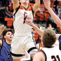 Brendon Voss shoots a jumper in traffic
