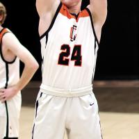 Kaleb Thiessen shoots a free throw