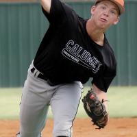 Kingston Arnold throws a fastball