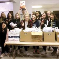 Blessing Basket volunteers_EHS Leadership class