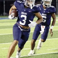 Malachi Nicholson carries the ball on a sweep play after taking a handoff from quarterback Elijah Fisher