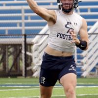 Cooper Park throws a quick pass