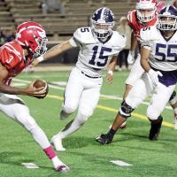 Daylin Pruitt and Xavier Elledge put pressure on Lawton’s quarterback