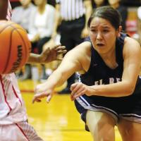 EHS girls basketball_Sioux makes pass under basket