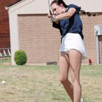 Elaina Allen chips onto the green