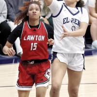 Sasha Elledge shoots a fastbreak layup