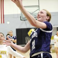 Maddie Moss scores a fastbreak layup