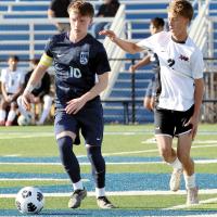 Soccer splits with Eagles_1