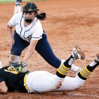 Chenoa White slaps a tag on a Lawton Mac runner