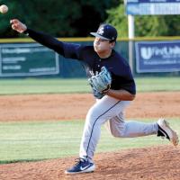 Johnathan Shelley throws a fastball