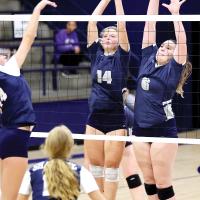 Bailey Denwalt and Jewell Graham attempt a double block