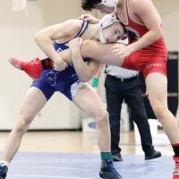 Dailey Jennings pulls in a single leg hold on Issac Grant