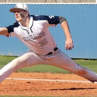 Kolton Hunt stretches out to catch a throw