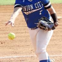 Emily Griggs throws a pitch