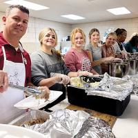 Community Thanksgiving Dinner feeds 1,000_2