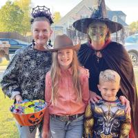 Scaring little kids still fun at Halloween_story