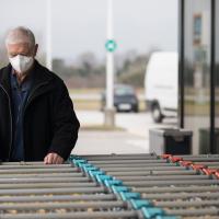 Man wearing face mask