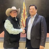 Craig McVay (left) has received the endorsement of Reggie Wassana