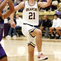 Hunter Mueggenborg shoots a left-handed layup