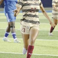 Ja’Niya Loreto dribbles the ball up the pitch