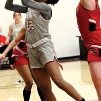 Shakira Patterson shoots under a defender