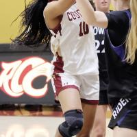 Myracle Washington shoots a pull-up jumper in the lane