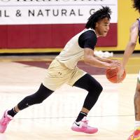 Camren Hunt dribbles past a defender