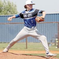 Rocky Carroll throws a pitch