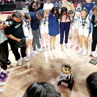 Nazhoni Sleeper leads the girls basketball team in prayer