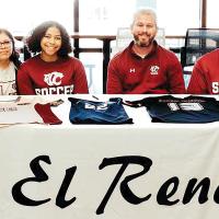 Spann signs soccer letter_story