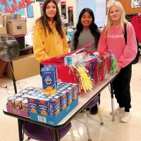 Cami White, Miriah Hernandez and Kennedy Arnold