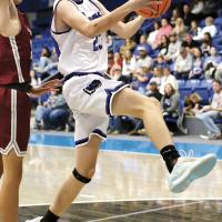 Laven Zeier eyes the basket while jumping around a Vici defender