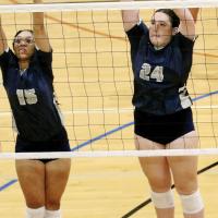 Qyra Jones and Jewell Graham move into position for a double block