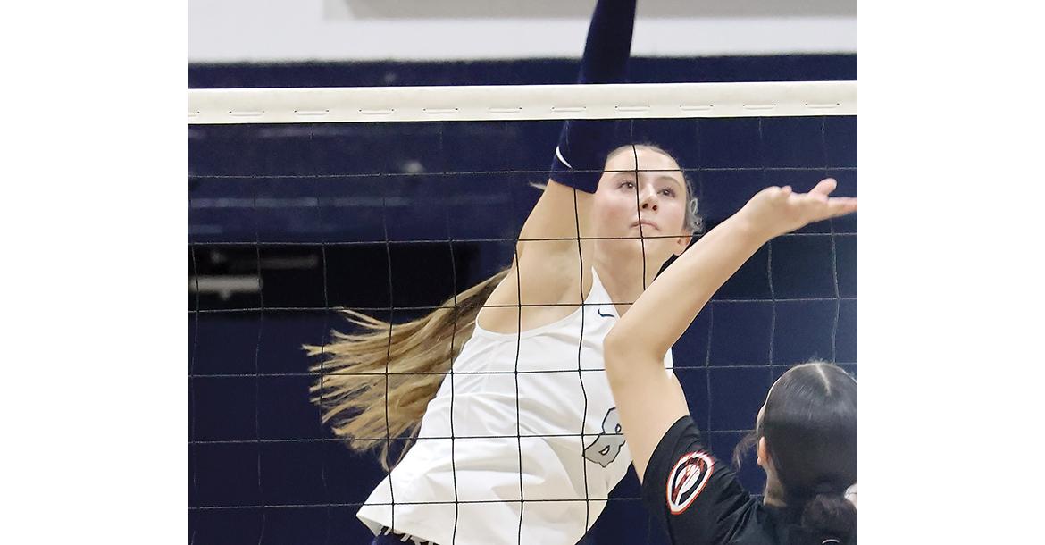 Brantlie Charmasson (8) strikes a kill attempt_slideshow