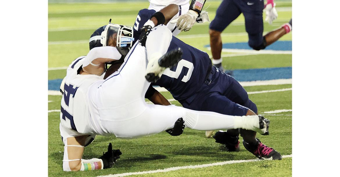 Jaylen Fisher makes a solo tackle on a Bulldogs ball carrier_slideshow