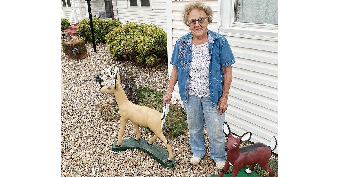 Millie Sullens keeps a pristine yard_slideshow