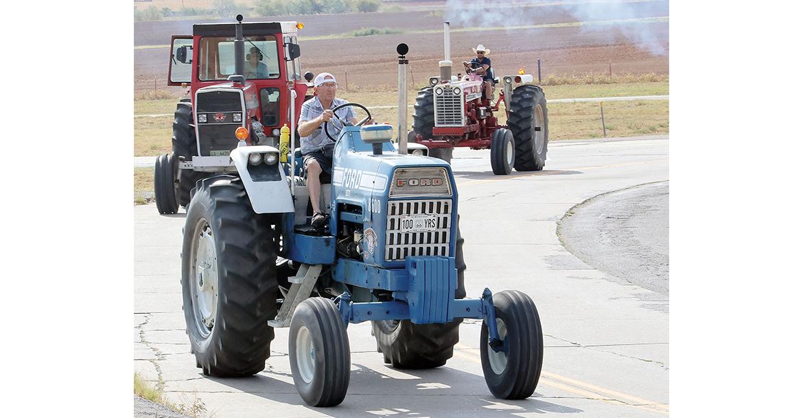 Down Route 66 by the prison and Historic Fort Reno_slideshow