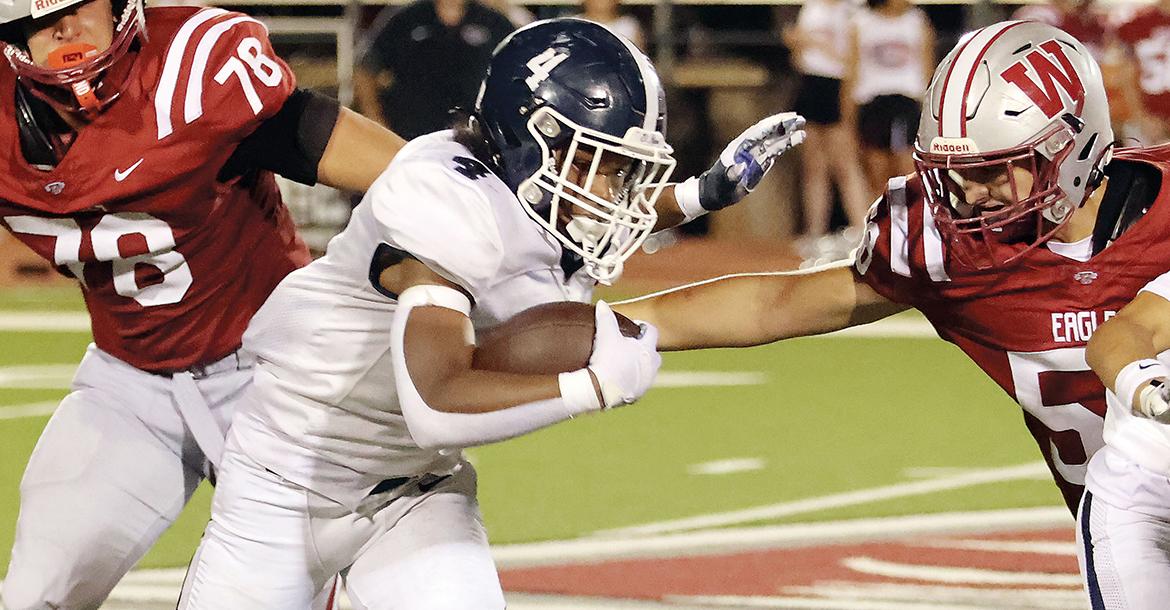 DeCarlos Banks falls forward for extra yards_slideshow