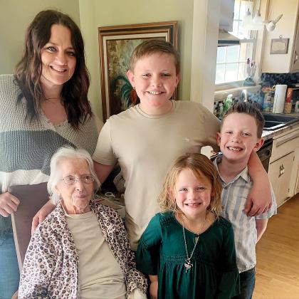 Maxine Hubbs Brockhaus with great-grandchild and great-great-grandchildren