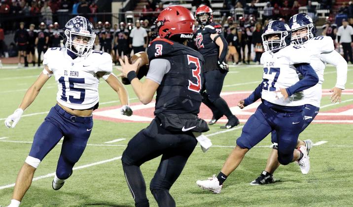 Daylin Pruitt, Jaron Youngbear and Keaton Dennis cut off an escape route for Duncan quarterback Sawyer Rice